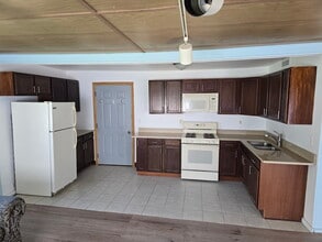 15306 Gougar Rd, Unit Studio plus Garage in Lockport, IL - Building Photo - Building Photo