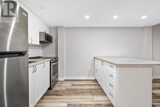 106 Wellington Main St in Belleville, ON - Building Photo - Building Photo