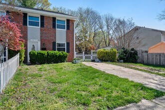 8575 Beacon Point Rd in Pasadena, MD - Foto de edificio - Building Photo