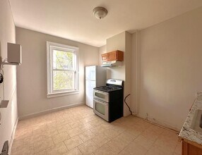 379 Ocean Ave in Jersey City, NJ - Building Photo - Building Photo