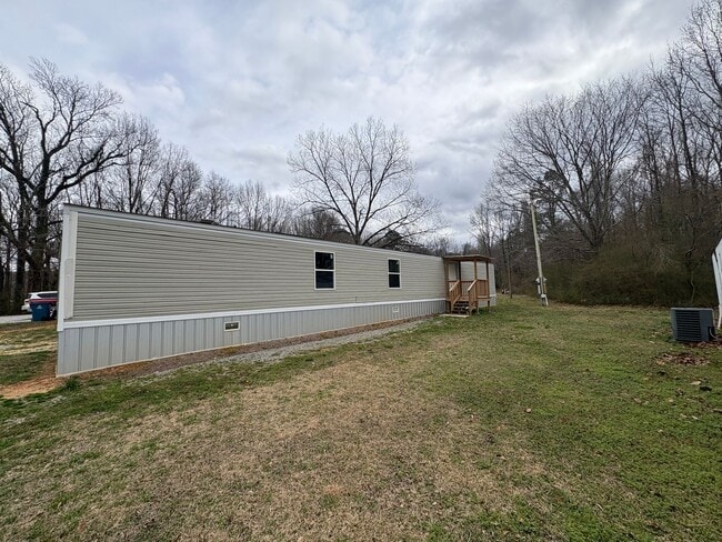 2861 Renfroe Rd in Talladega, AL - Building Photo - Building Photo