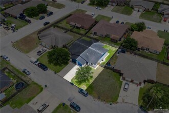 1307 Lily Ln in Brownsville, TX - Foto de edificio - Building Photo