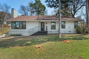 1408 S Corinth St Rd in Dallas, TX - Building Photo