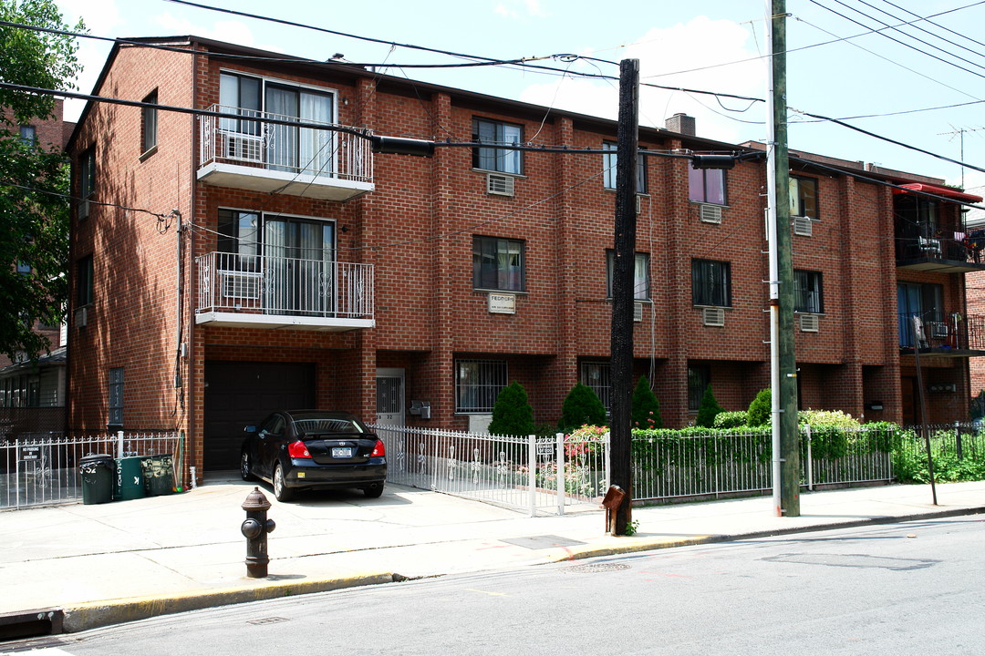 3830-3832 149th Pl in Flushing, NY - Building Photo