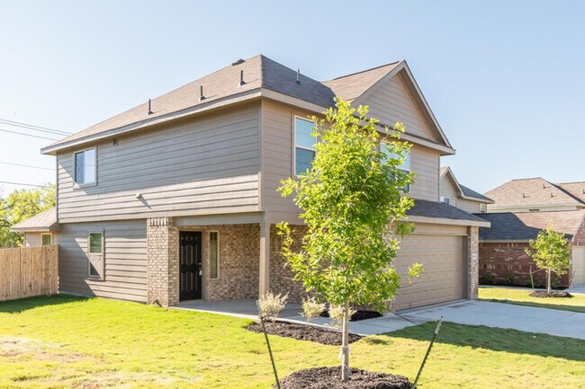 5006 War Horse Dr in San Antonio, TX - Building Photo - Building Photo