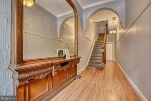 1208 N Calvert St in Baltimore, MD - Building Photo