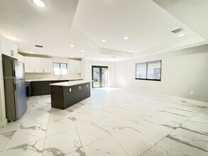 2518 NW 9th Pl in Fort Lauderdale, FL - Building Photo - Building Photo