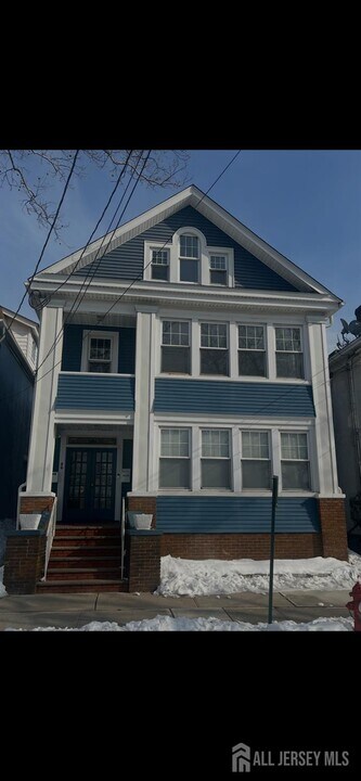 46 Catalpa Ave in Perth Amboy, NJ - Building Photo