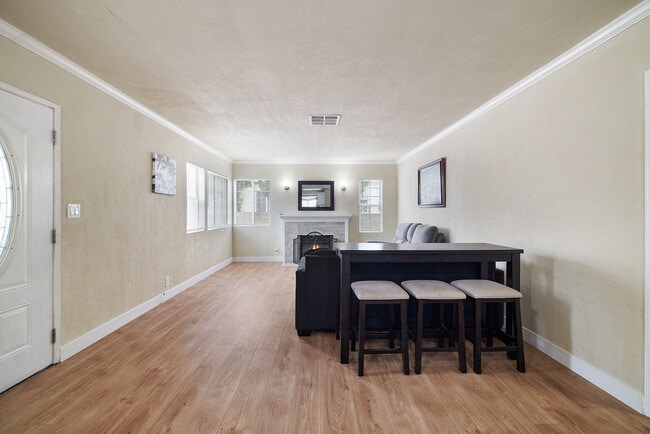 11050 Keswick St in Los Angeles, CA - Building Photo - Building Photo