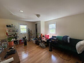 422 Franklin St, Unit 1 in Cambridge, MA - Foto de edificio - Building Photo
