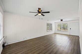 300 Blackson Ave, Unit TW09944 in Austin, TX - Building Photo - Building Photo