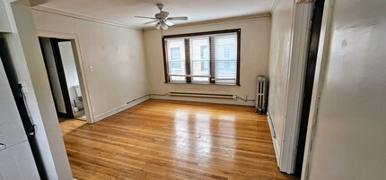 1421 W Hutchinson St, Unit 4224-3 in Chicago, IL - Building Photo - Building Photo