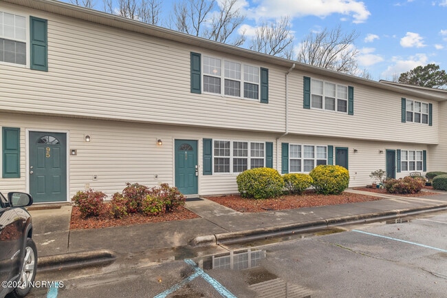 94 Century Ct in Swansboro, NC - Building Photo - Building Photo