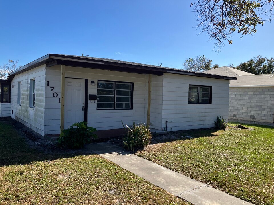 1701 Elizabeth St in Melbourne, FL - Building Photo