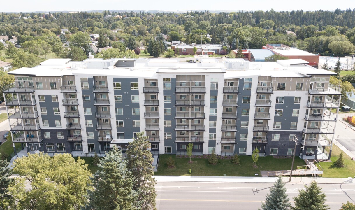 Three Robins Red Deer in Red Deer, AB - Building Photo