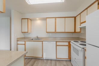 Alpine Meadows Apartments I in Gresham, OR - Building Photo - Interior Photo