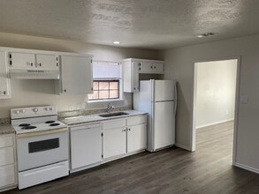 309 S Ave C in Elgin, TX - Building Photo - Building Photo