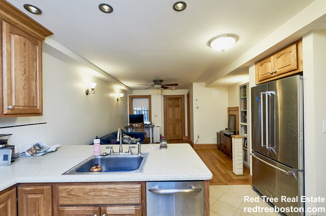4 Phillips St, Unit A in Boston, MA - Building Photo - Building Photo