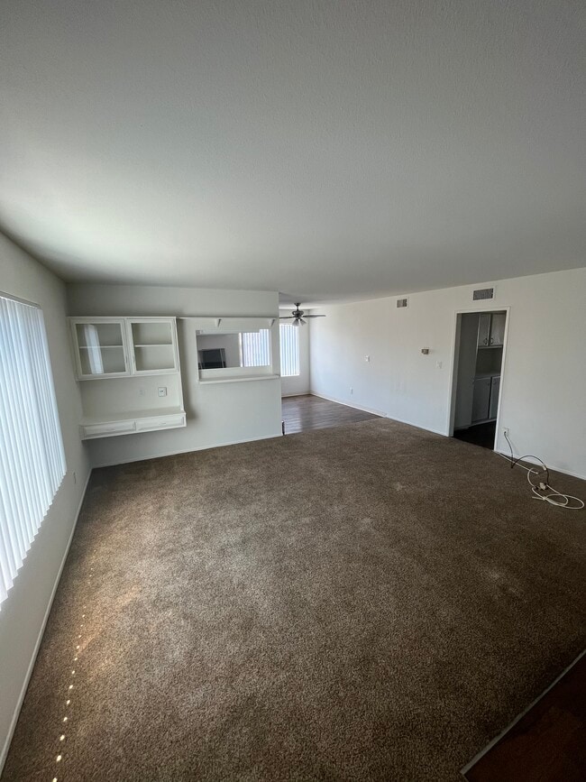 R & B Acacia Apartments