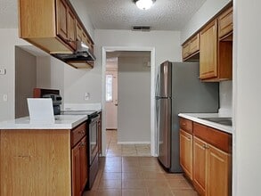 610 Charter Ct in Plant City, FL - Foto de edificio - Building Photo