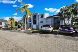 13545 Eagle Ridge Dr in Ft. Myers, FL - Foto de edificio - Building Photo