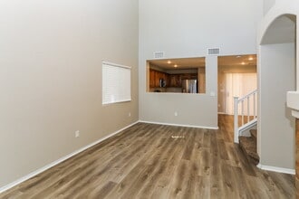 8149 Finch Feather St in Las Vegas, NV - Foto de edificio - Building Photo