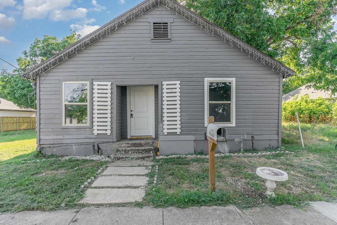 4621 Owenwood Ave in Dallas, TX - Building Photo