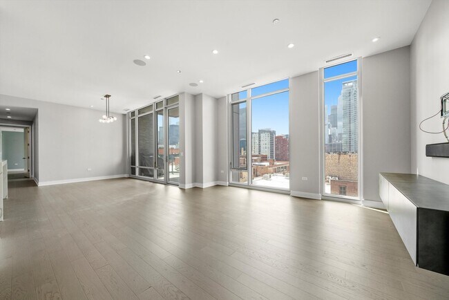 360 W Erie St in Chicago, IL - Building Photo - Building Photo