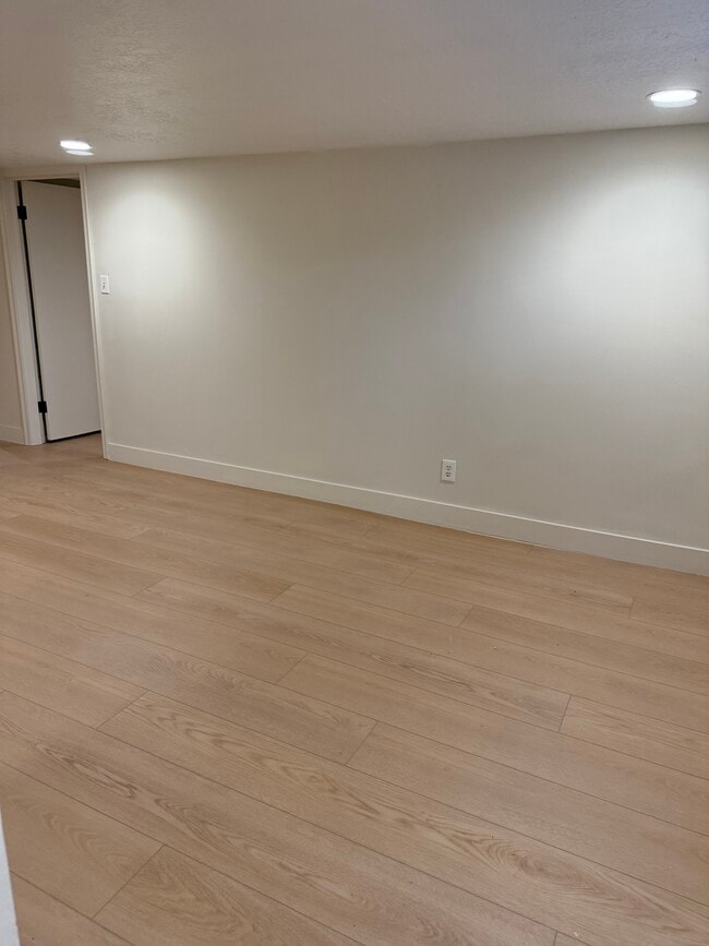 1819 E Parleys Canyon Blvd, Unit B in Salt Lake City, UT - Building Photo - Building Photo