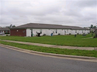 924 Altamont Ct in Versailles, KY - Foto de edificio - Building Photo