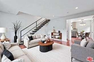 5529 Cartwright Ave in Los Angeles, CA - Building Photo - Building Photo