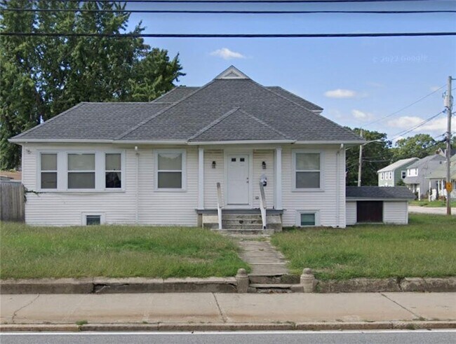 1124 Newport Ave in Pawtucket, RI - Building Photo - Building Photo