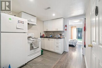 351 Winnifred Dr in Georgina, ON - Building Photo - Building Photo