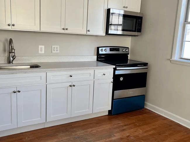 758 209th St, Unit #2 in Pasadena, MD - Foto de edificio - Building Photo