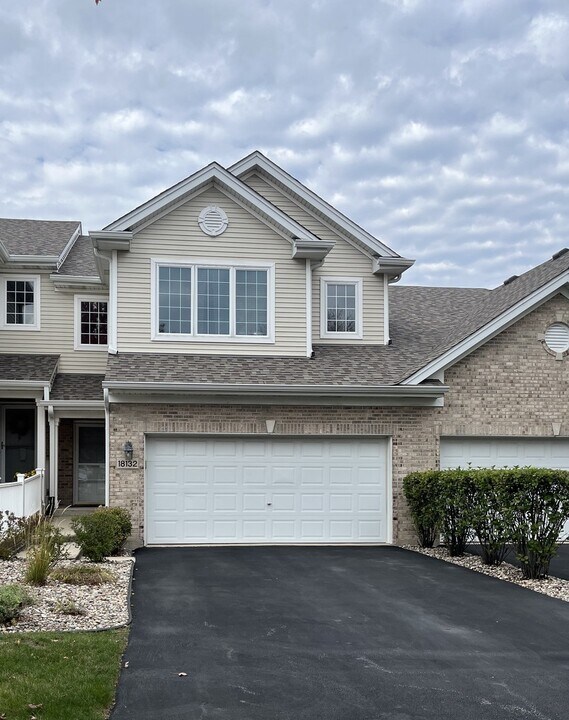 18132 Lake Shore Dr in Orland Park, IL - Building Photo