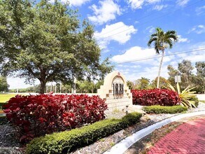 731 Vista Isles Dr in Plantation, FL - Building Photo - Building Photo