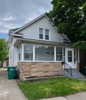 221 E 8th St in Mishawaka, IN - Building Photo