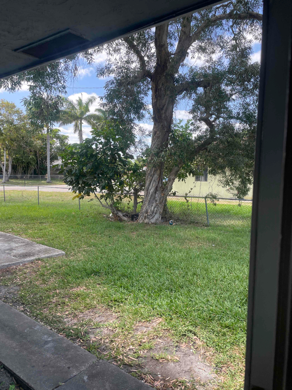 1570 E Breezy Ln in West Palm Beach, FL - Building Photo - Building Photo
