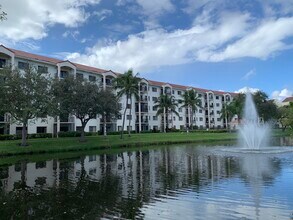 2105 Lavers Cir in Delray Beach, FL - Building Photo - Building Photo