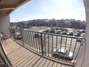 235 W Park Ave-Unit -202 in Long Beach, NY - Foto de edificio - Building Photo