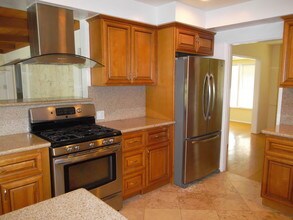 3751 Stone Canyon Ave in Los Angeles, CA - Foto de edificio - Building Photo