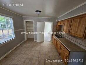 801 W 37th St in North Little Rock, AR - Building Photo - Building Photo