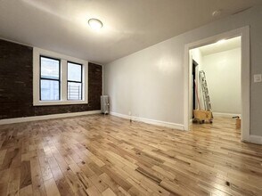 24 Thayer St in New York, NY - Building Photo - Building Photo