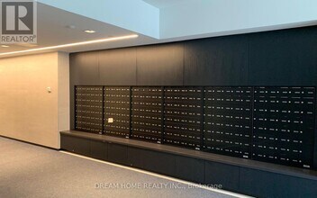 203 College St in Toronto, ON - Building Photo - Building Photo