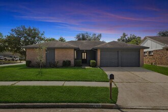 16703 Pebbleglen Dr in Houston, TX - Building Photo - Building Photo