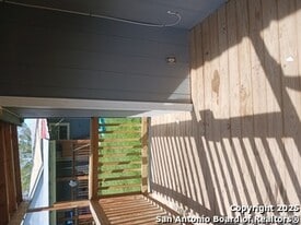 614 Verne St in San Antonio, TX - Building Photo