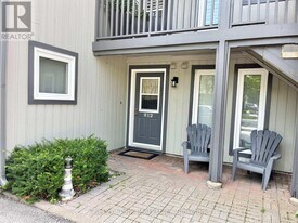 812 Suncrest Cir in Collingwood, ON - Building Photo