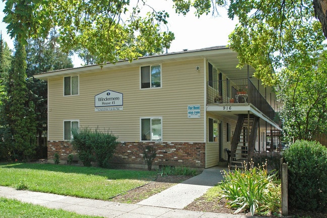 907 E Sinto Ave