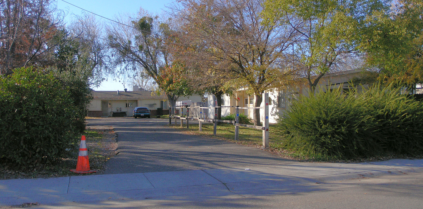 5866-5872 Belleview Ave in Sacramento, CA - Foto de edificio