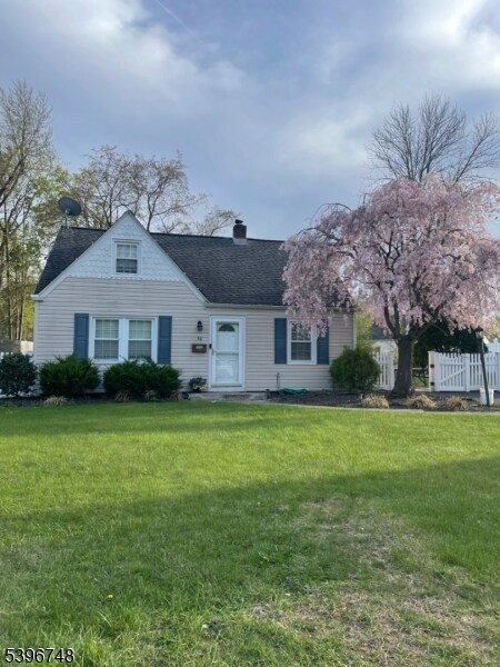 16 Brookside Ave in Pequannock Township, NJ - Building Photo